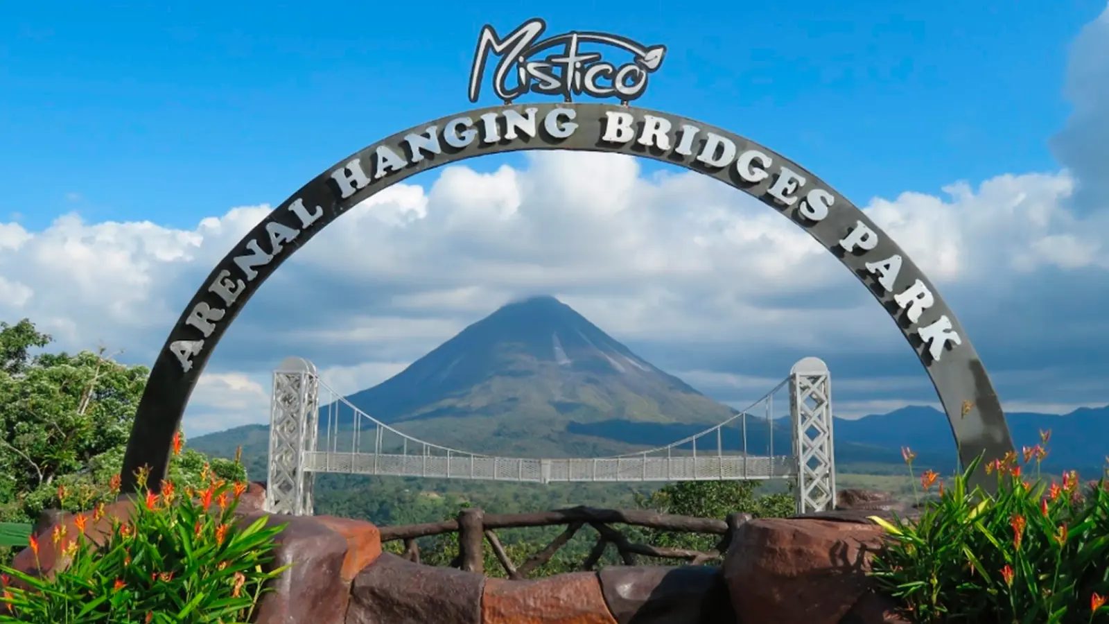 Mistico Hanging Bridges, Lunch & La Fortuna Waterfall — photo 5