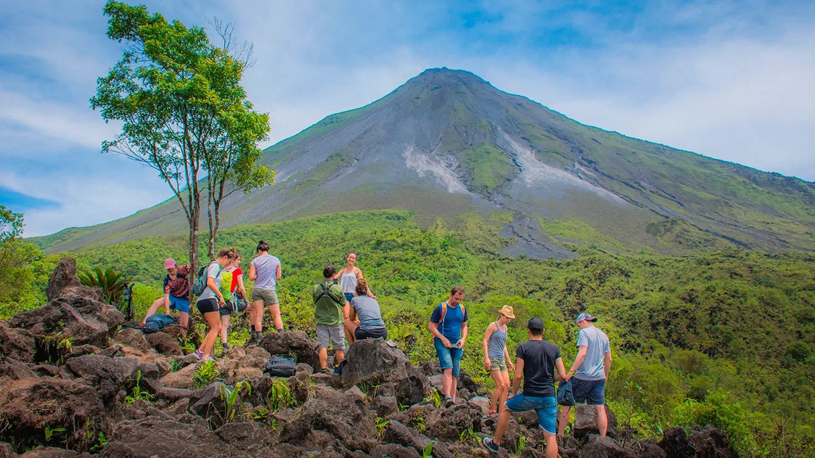 La Fortuna Waterfall, Volcano Hike, Lunch & Hot River — photo 6