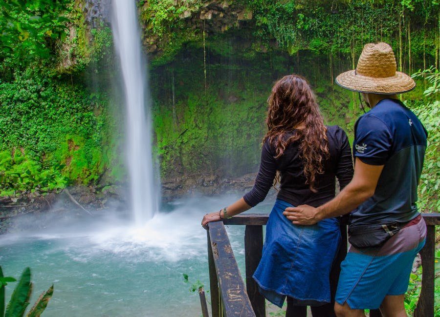 Mistico Hanging Bridges, Lunch & La Fortuna Waterfall — photo 4